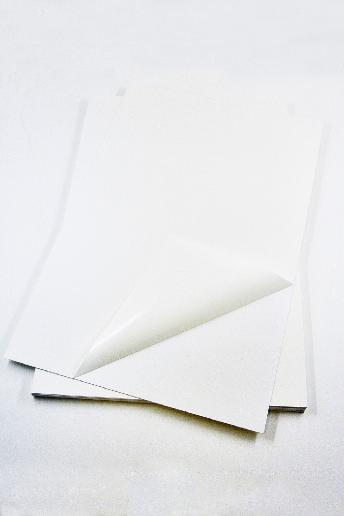 Пластик самоклеящийся двухсторонний (ПВХ лист) 0.2мм 31x46см белый