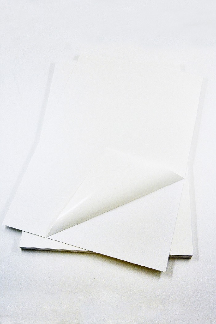 Пластик самоклеящийся двухсторонний (ПВХ лист) 0,5 мм 21x31см белый