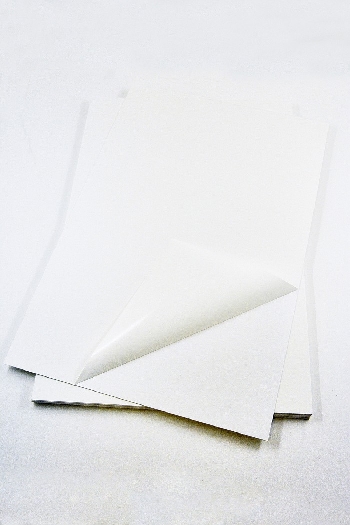 Пластик самоклеящийся двухсторонний (ПВХ лист) 1,5мм 21x31см белый