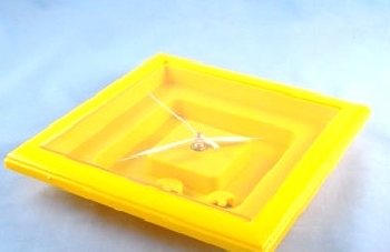 Часы настенные пластиковые 160*160 желтые
